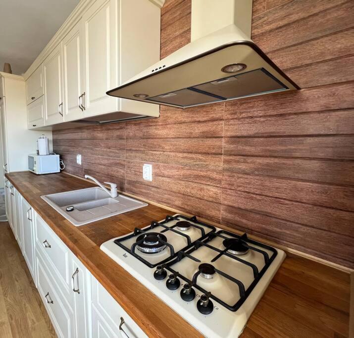 Central Apartment With Panoramic View Brasov Exterior photo