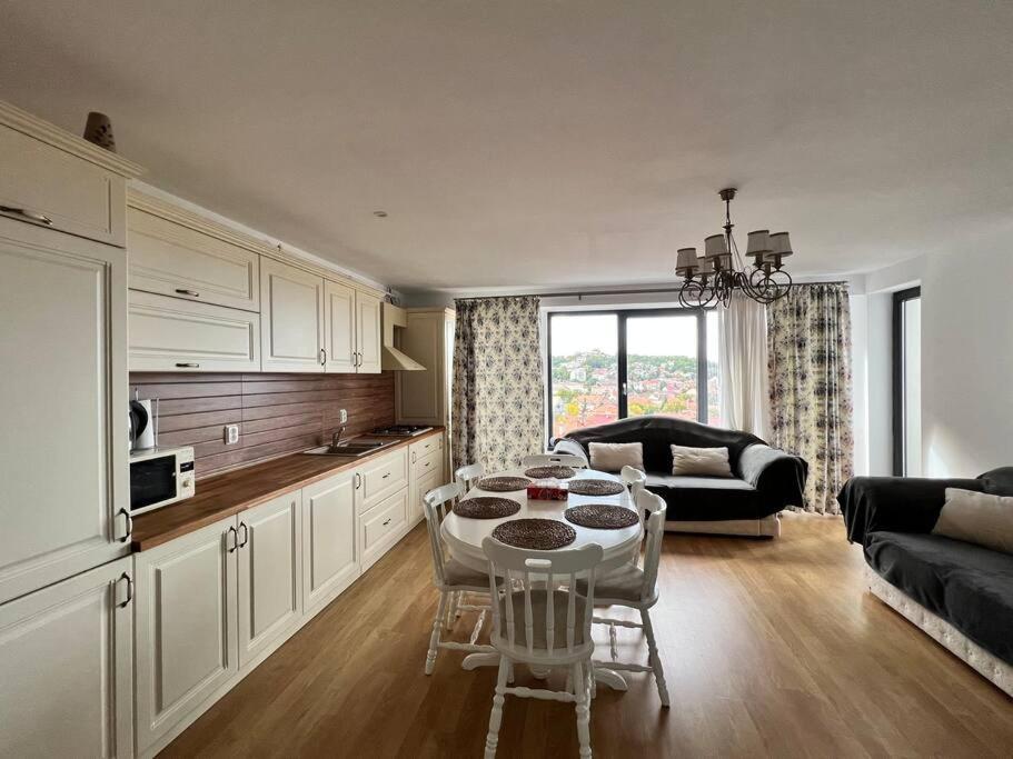 Central Apartment With Panoramic View Brasov Exterior photo