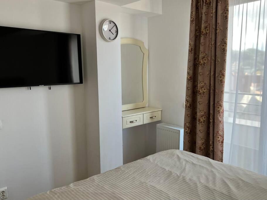 Central Apartment With Panoramic View Brasov Exterior photo