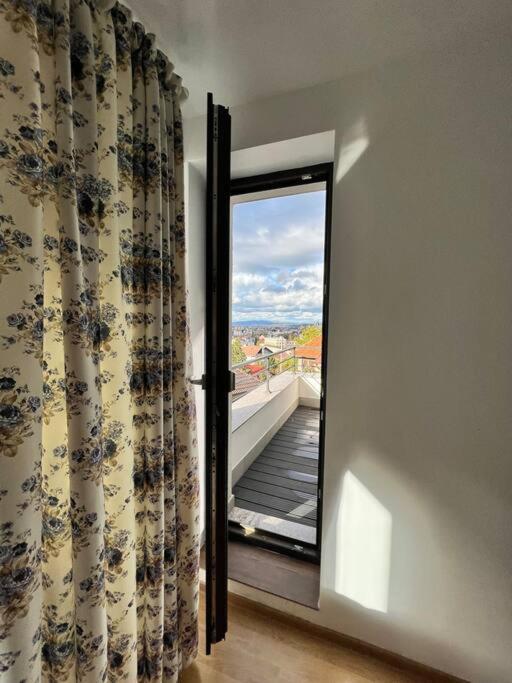 Central Apartment With Panoramic View Brasov Exterior photo